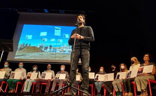 Juan Diego Botto en el homenaje a las víctimas en el teatro San Francisco 