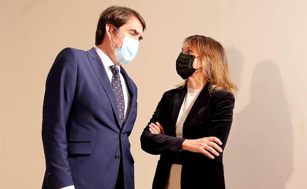 El consejero de Medio Ambiente, Juan Carlos Suárez-Quiñones, y la consejera de Educación, Rocío Lucas