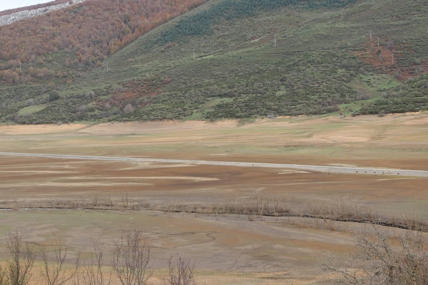 Con un 35% de agua embalsada, un dato que sigue sorprendiendo, el pantano de Riaño comienza una lenta recuperación. 