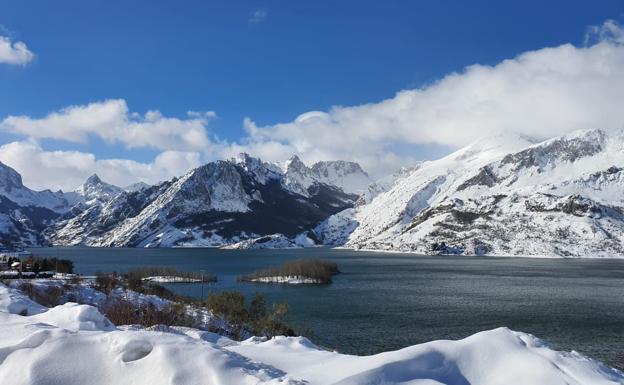 Riaño bajo la nieve en una imagen de archivo.
