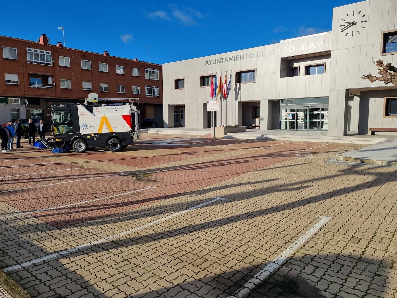 Villaquilambre ya cuenta con una nueva barredora.