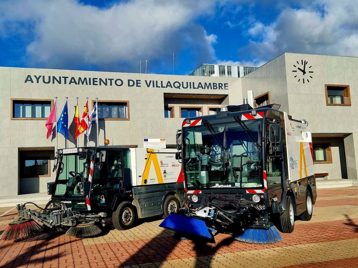 La nueva barredora de Villaquilambre ha tenido un coste de más de 180.000 euros y tiene una vida útil aproximada de 15 años.