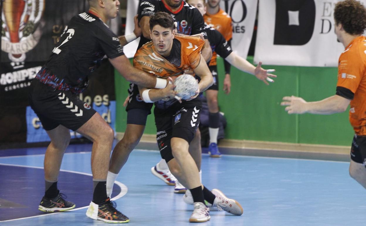 Isi Martínez, en un partido con Torrelavega.