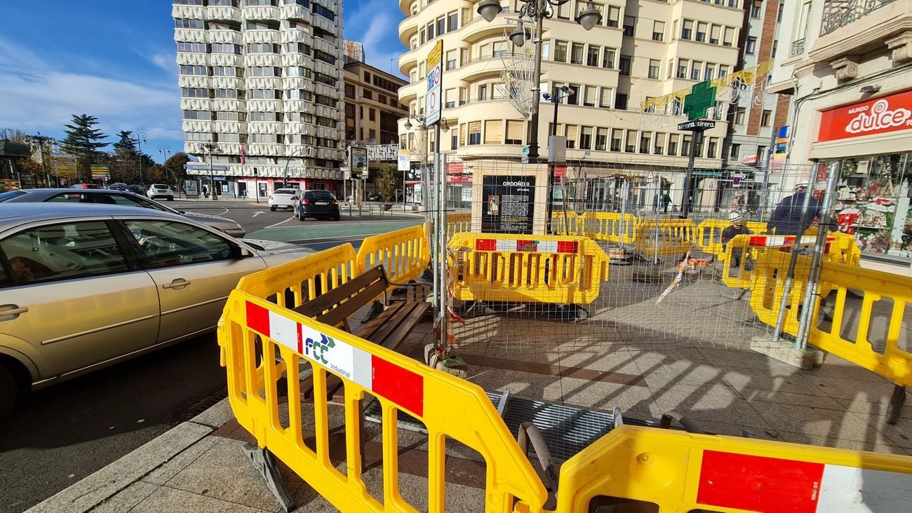 Un monolito reconoce la figura de Ordoño II en la principal avenida de León. El Ayuntamiento ensalza la figura a través de un monolito de gran tamaño en el que se recupera la biografía de uno de los principales reyes de León. Permite a visitantes y residentes conocer su historia y gestas. 