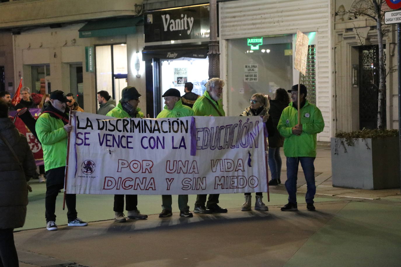 Algunos de los manifestantes de este 25N en la capital leonesa. 