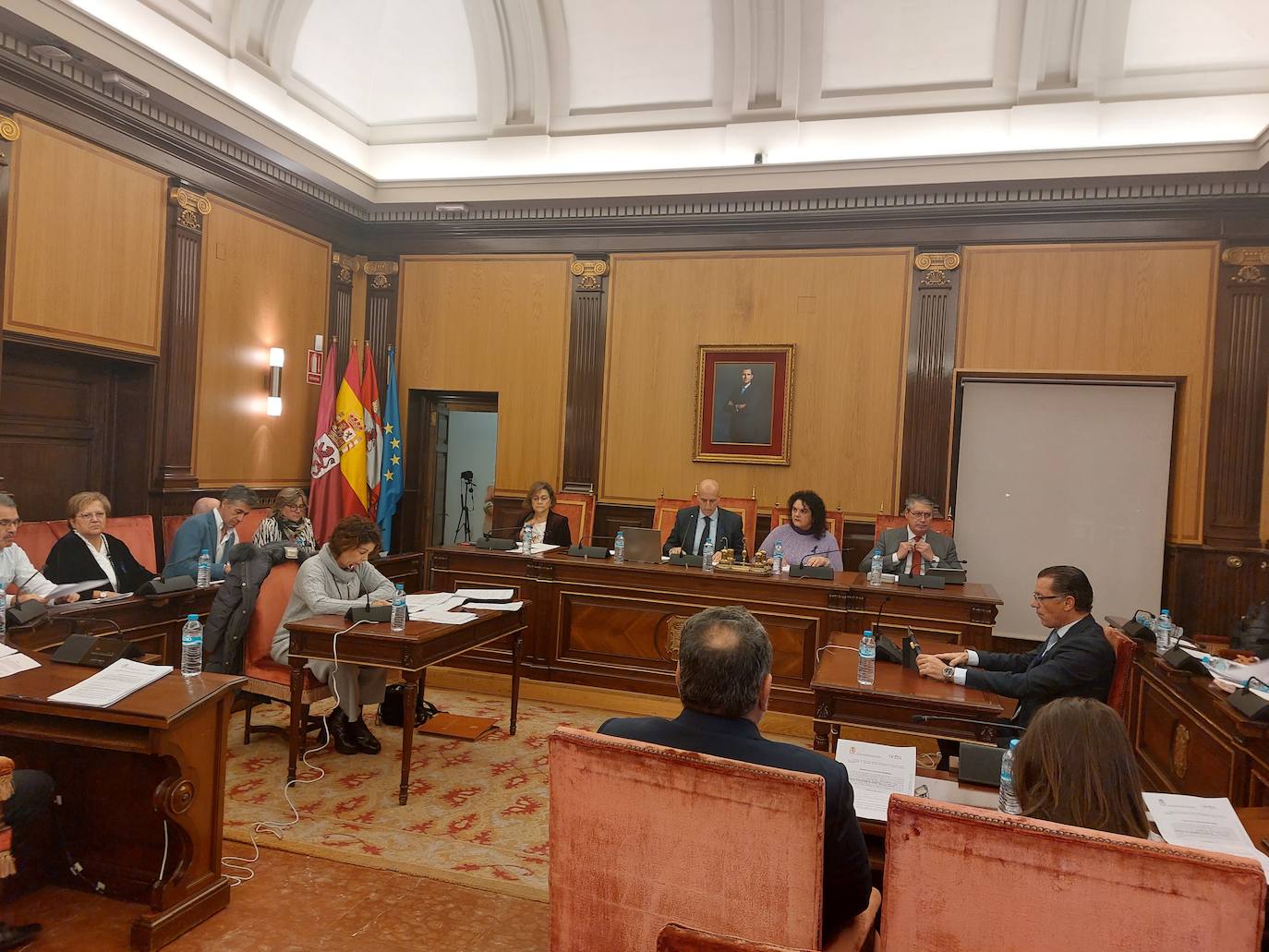 El Ayuntamiento de León celebra el preno ordinario del mes de noviembre en el salón de plenos de San Marcelo.