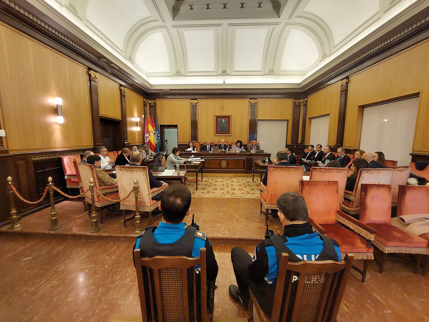 El Ayuntamiento de León celebra el preno ordinario del mes de noviembre en el salón de plenos de San Marcelo.