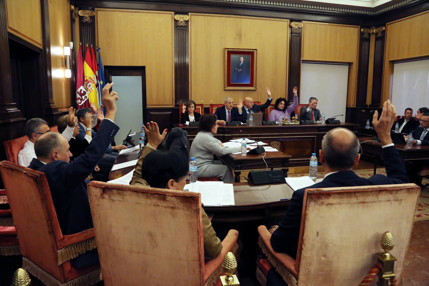 El Ayuntamiento de León celebra el preno ordinario del mes de noviembre en el salón de plenos de San Marcelo.