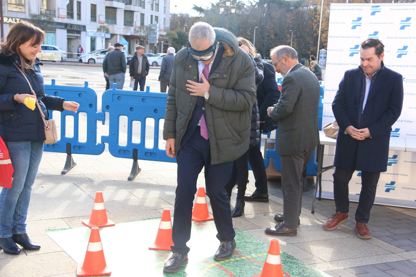 La DGT, Fundación Mapfre y Alesa organizan una campaña de concienciación sobre la importancia de la seguridad vial en la ciudad | Unos 150 escolares del Camino del Norte y Quevedo descubren la importancia de circular, tanto peatones como ciclistas y conductores, con responsabilidad.