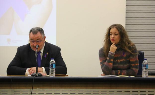 Eduardo Morán y Ester Muñoz, durante los actos del 25N este viernes. 