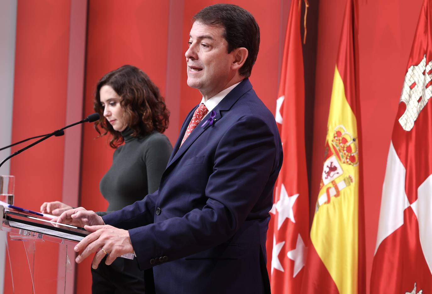 El presidente de la comunidad y la presidenta de Madrid este viernes en la capital de España 