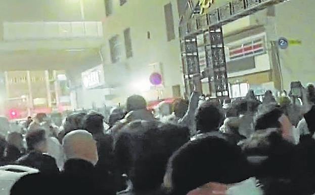 Un incendio con diez muertos atiza la ira contra la política china de 'cero covid' 