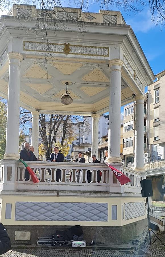 Lectura de los Decreta en la localidad lusa de Bragança.