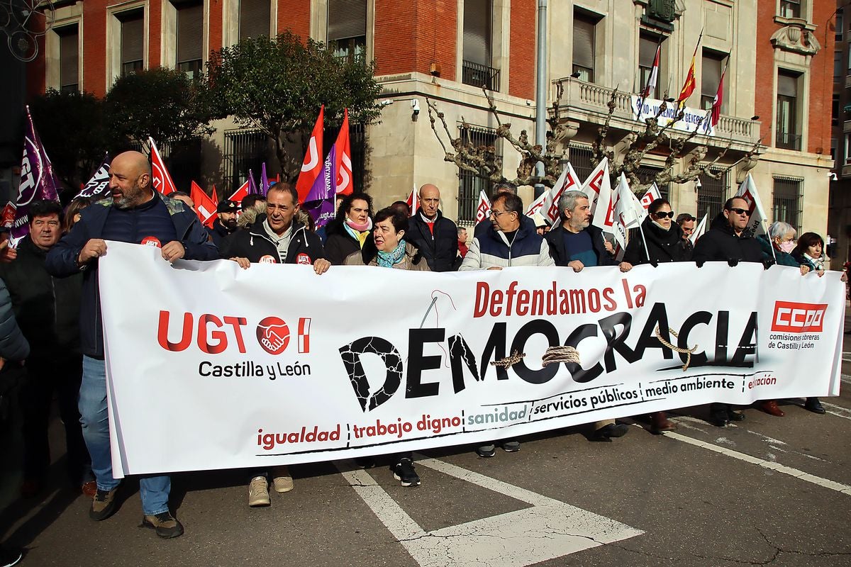 Manifestación de UGT y CCOO para solicitar más democracia en las instituciones ante las políticas de Vox.