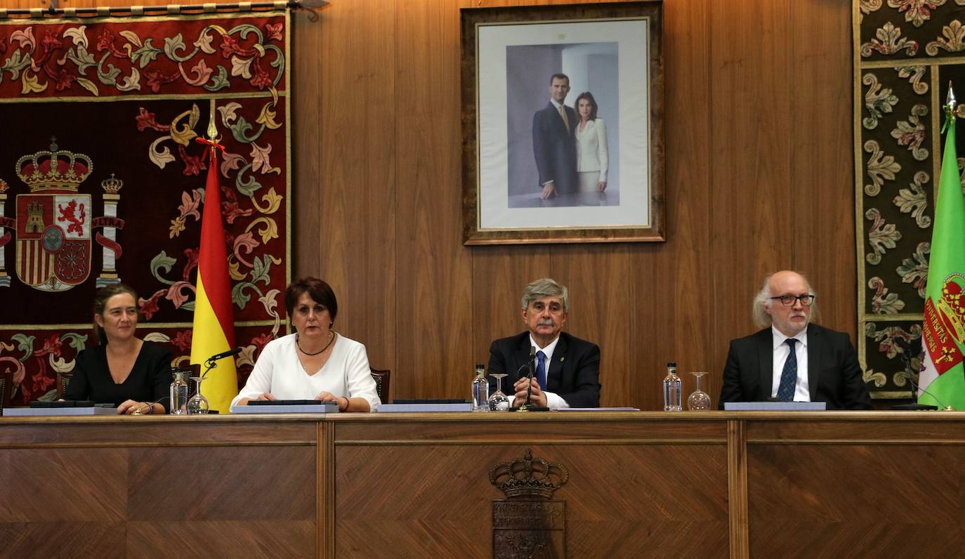 La Facultad de Educación celebró el pasado viernes la graduación de 432 estudiantes.