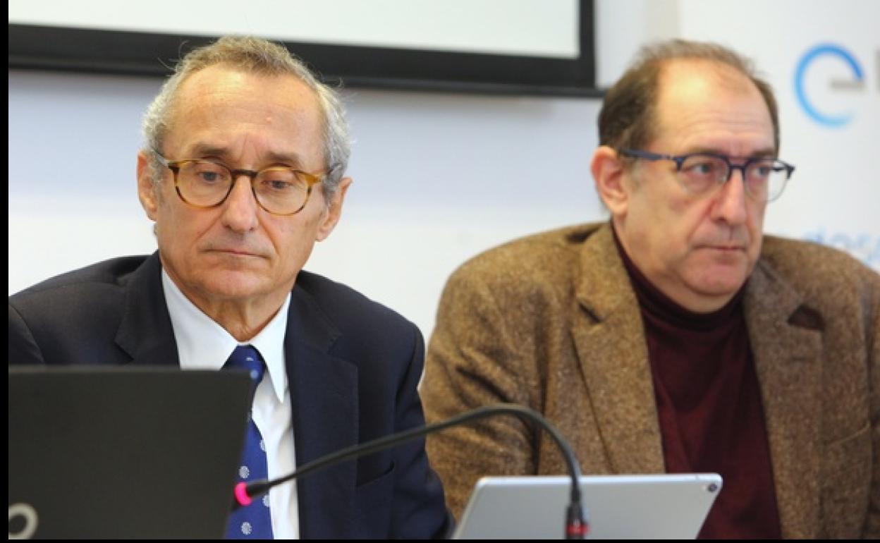 El director general de Endesa Noroeste, Miguel Temboury, junto al director general de Energía y Minas de la Junta, Miguel Martínez, este lunes en Ponferrada.