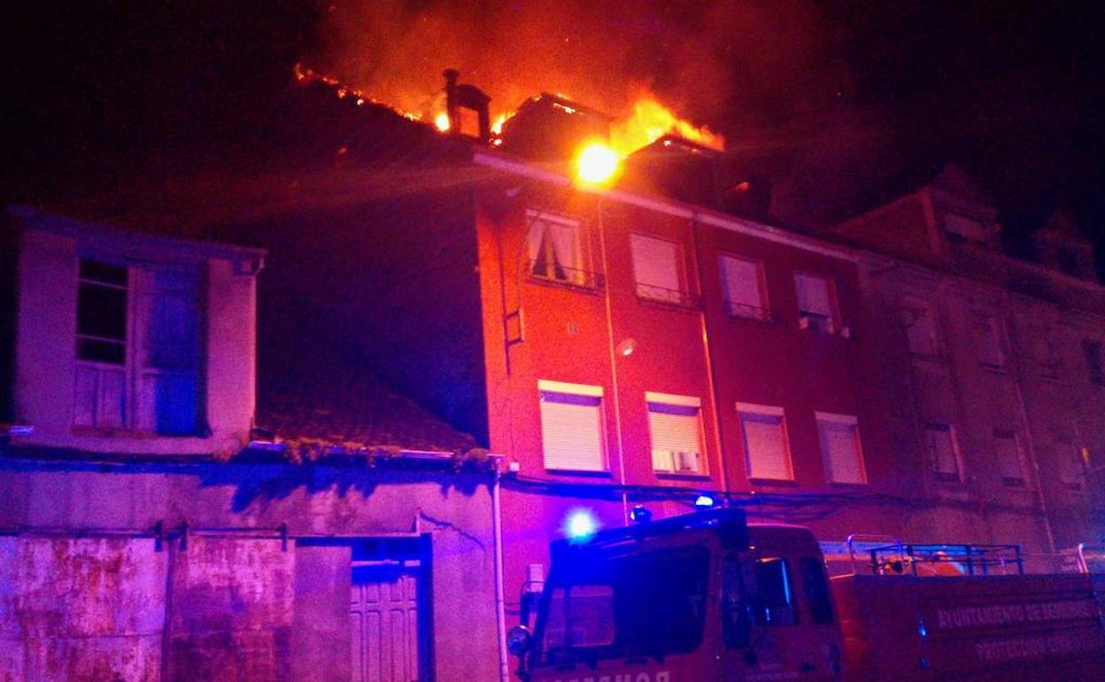 Incendio durante la madrugada en la localidad de Bembibre.