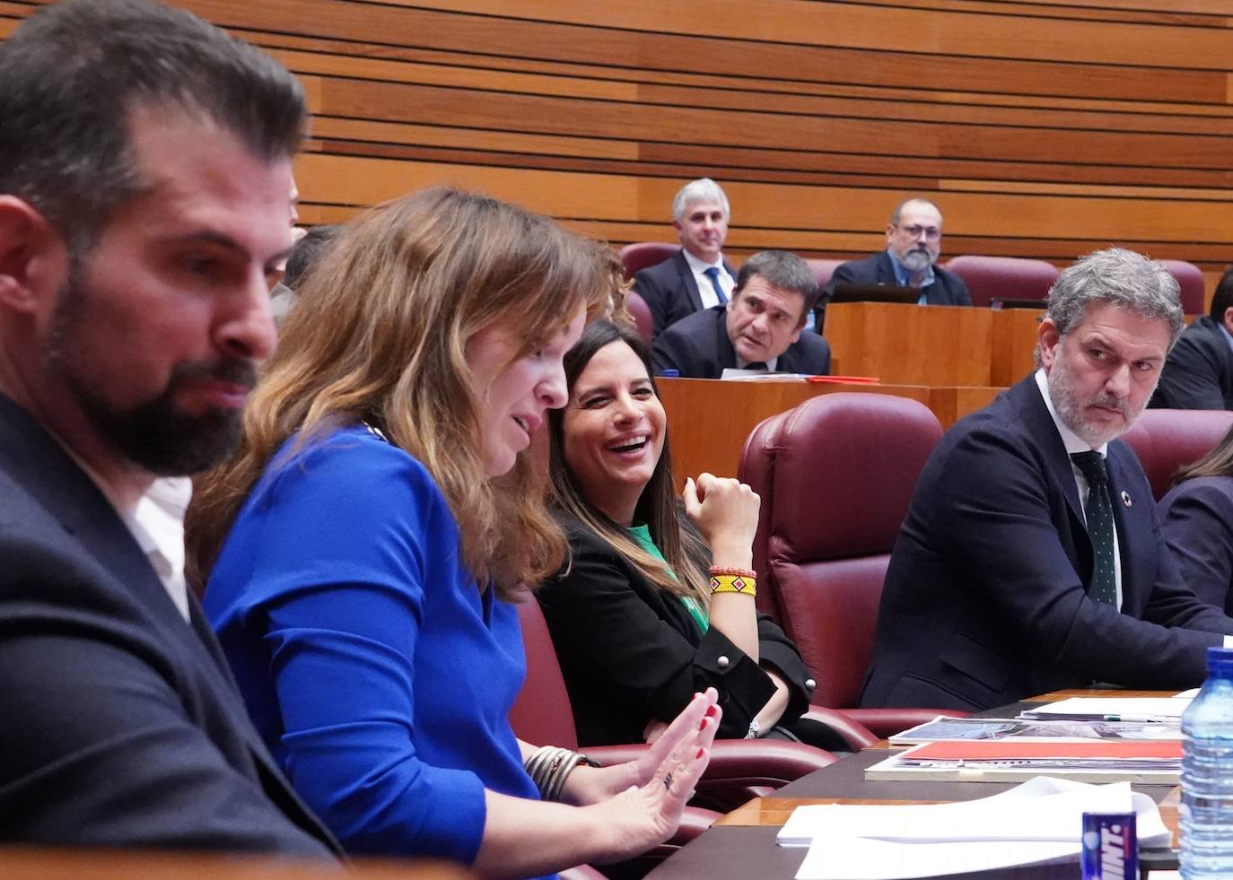 El presidente de la Junta de Castilla y León, Alfonso Fernández Mañueco, y el vicepresidente, Juan García-Gallardo, en el Pleno de las Cortes.