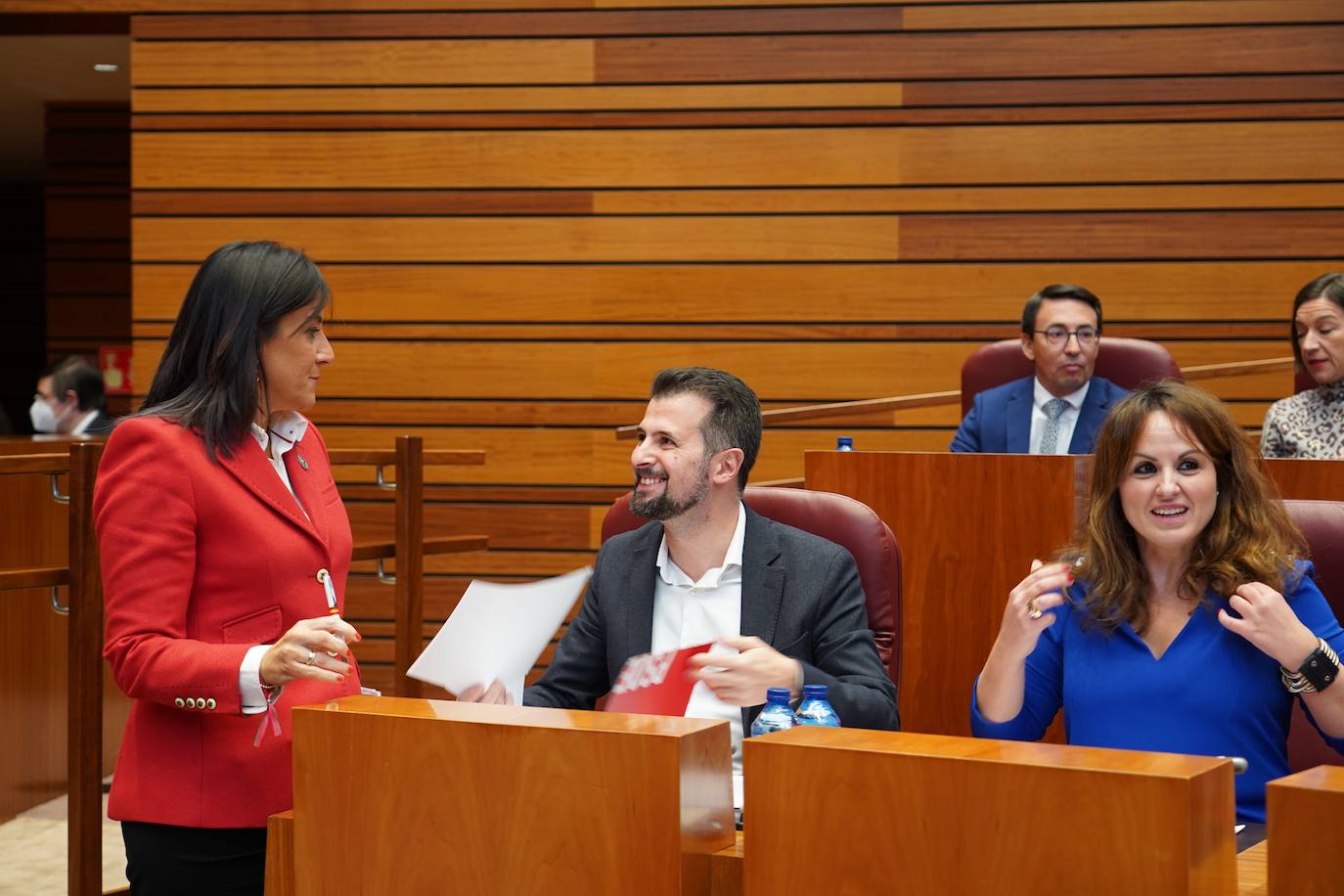 El presidente de la Junta de Castilla y León, Alfonso Fernández Mañueco, y el vicepresidente, Juan García-Gallardo, en el Pleno de las Cortes.