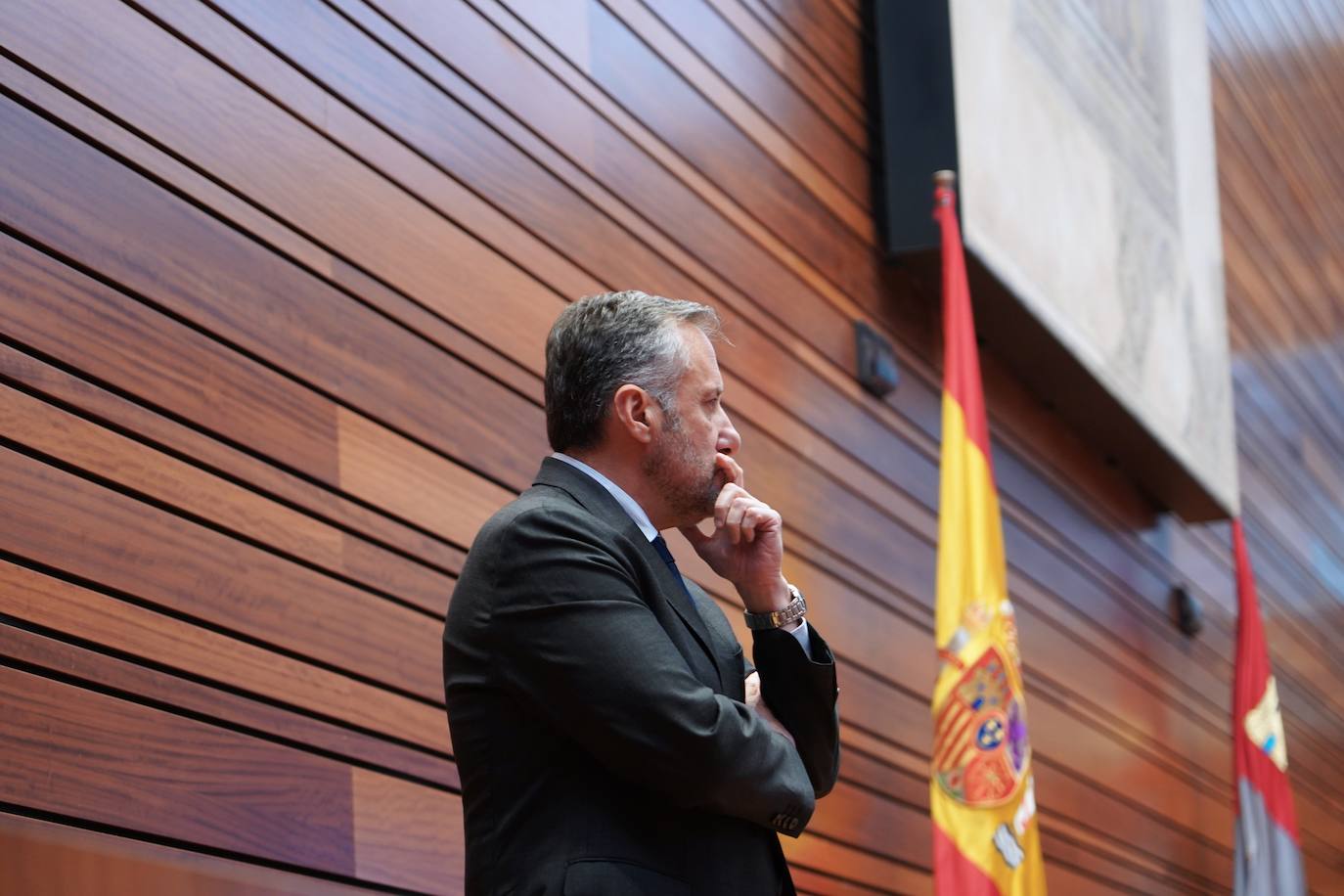 El presidente de la Junta de Castilla y León, Alfonso Fernández Mañueco, y el vicepresidente, Juan García-Gallardo, en el Pleno de las Cortes.