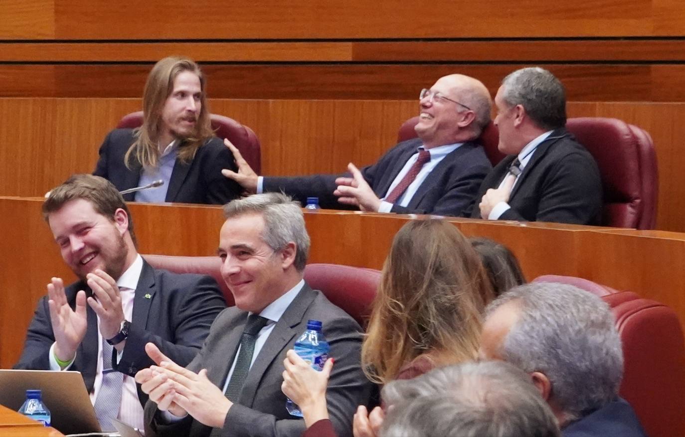 El presidente de la Junta de Castilla y León, Alfonso Fernández Mañueco, y el vicepresidente, Juan García-Gallardo, en el Pleno de las Cortes.