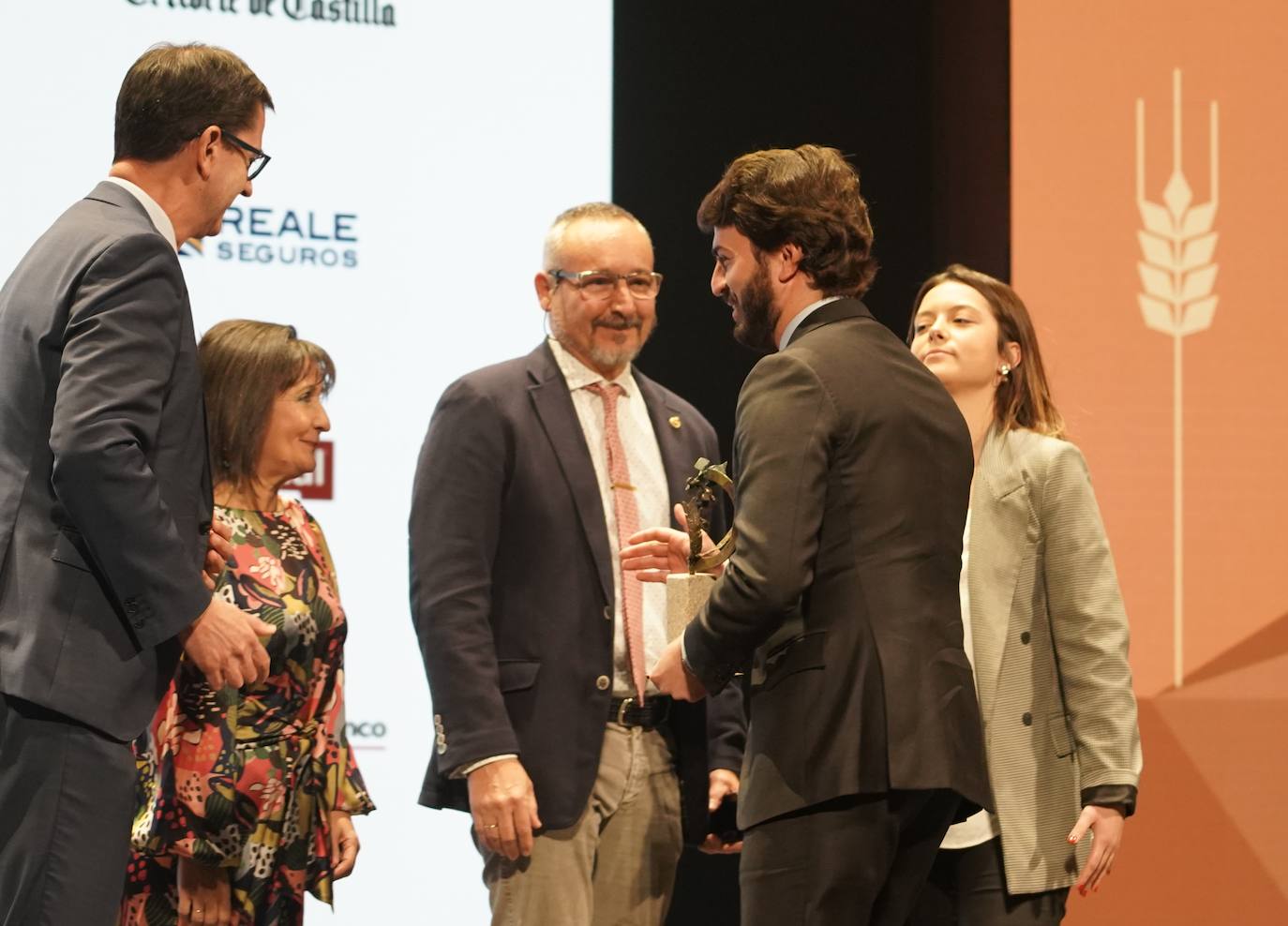 El vicepresidente de la Junta, Juan García Gallardo, y los consejeros de Agricultura y de Empleo, asisten a la entrega de los IX Premios del Campo.