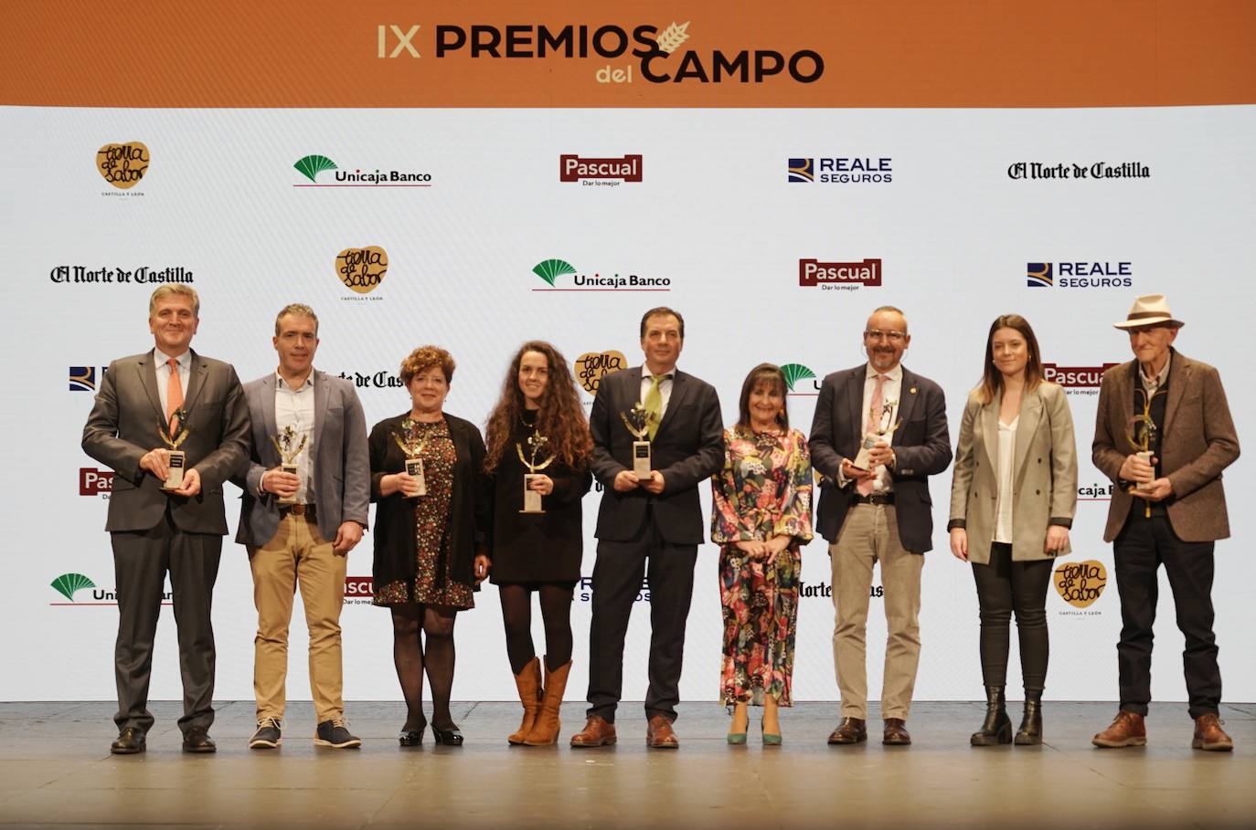 El vicepresidente de la Junta, Juan García Gallardo, y los consejeros de Agricultura y de Empleo, asisten a la entrega de los IX Premios del Campo.