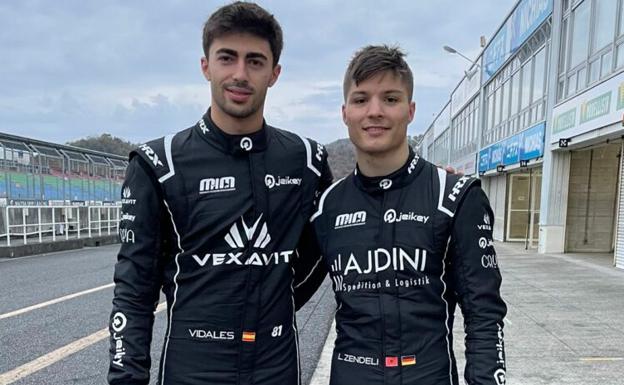 David Vidales, junto al piloto Lirim Zendelli, en los test del 21 y 22 de noviembre en el trazado japonés e Okayama.