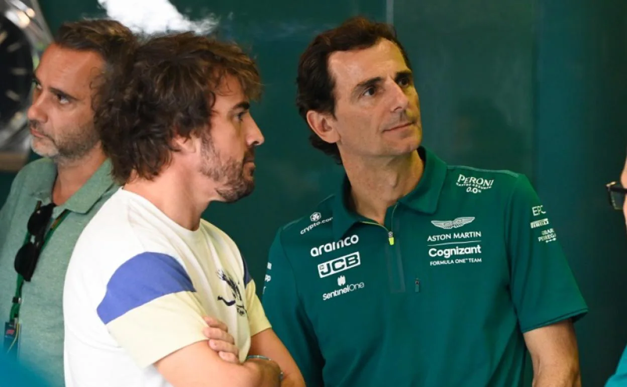 Pedro Martínez de la Rosa, junto a Fernando Alonso, en su nuevo puesto en la escudería Aston Martin. Fue ganador de la Formula 3 Japonesa en 1995.