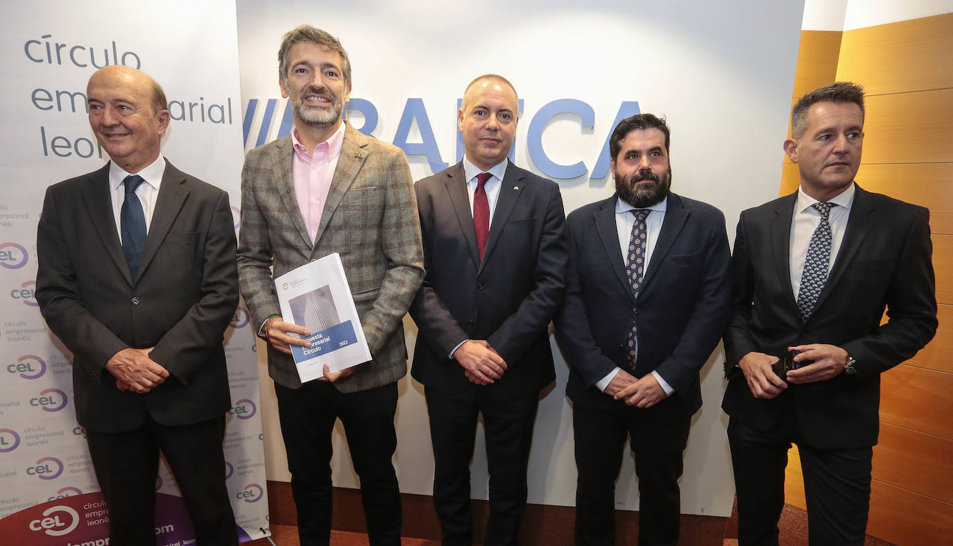 El Círculo Empresarial Leonés presenta los resultados de La Encuesta Empresarial Círculo 2022, de la mano del presidente del grupo de trabajo del Círculo de Empresarios, Miguel Iraburu (I).