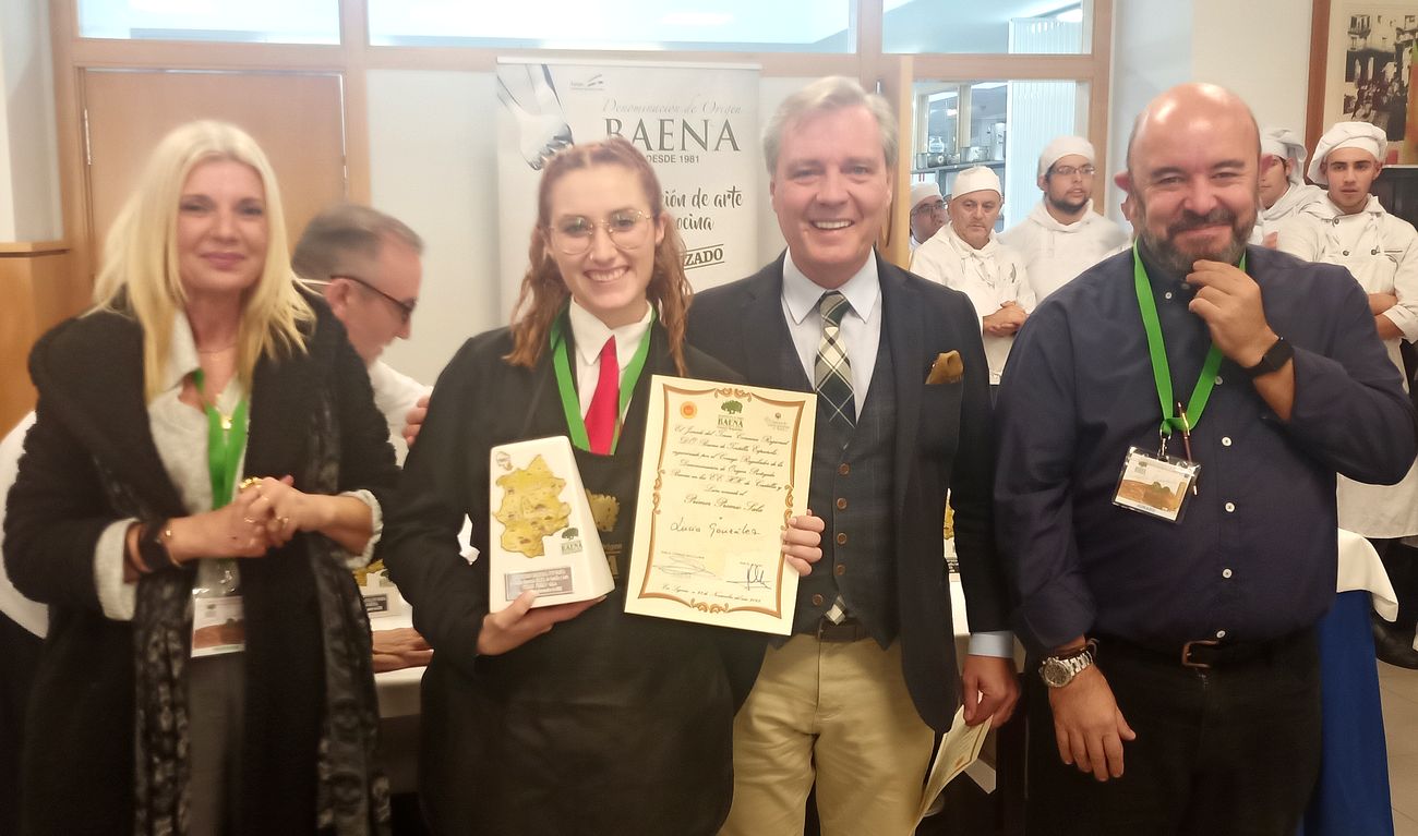 León hace pleno en el Concurso DO Baena de Tortilla Española | La tortilla estuvo compuesta, además de caso huevos, patata y aceite de oliva virgen extra DO Baena, por otros opcionales entre los que se encontraban, la crema de cecina de vaca, virutas de cecina de Buey y queso de leche fresca de oveja Pata de Mulo de León.