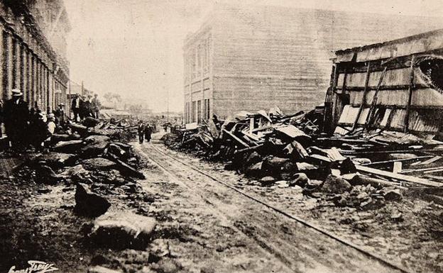 Una de las calles de Coquimbo (Chile) después del tsunami producido por el terremoto originado en Atacama en noviembre de 1922. 