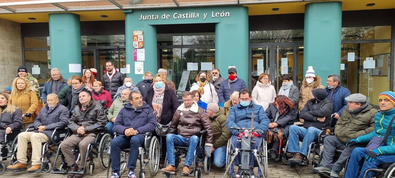 Ambi realizó un paseo en silla de ruedas como actividad reivindicativa y de sensibilización