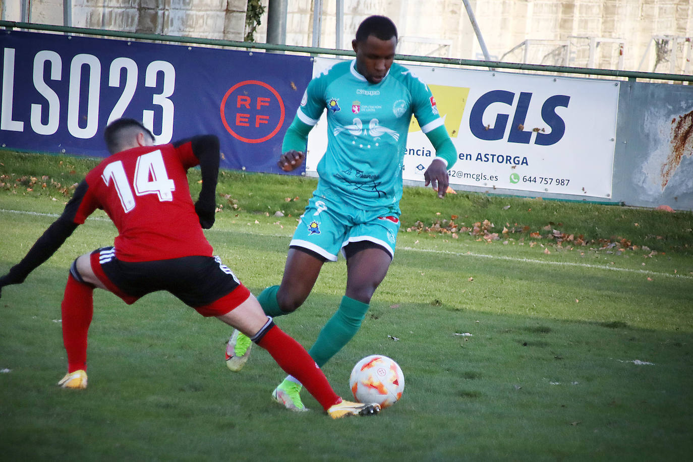 El conjunto astorgano sufre en casa su primera derrota de la temporada