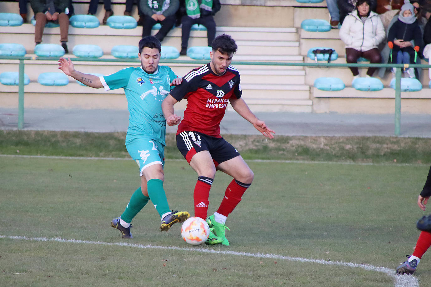 El conjunto astorgano sufre en casa su primera derrota de la temporada