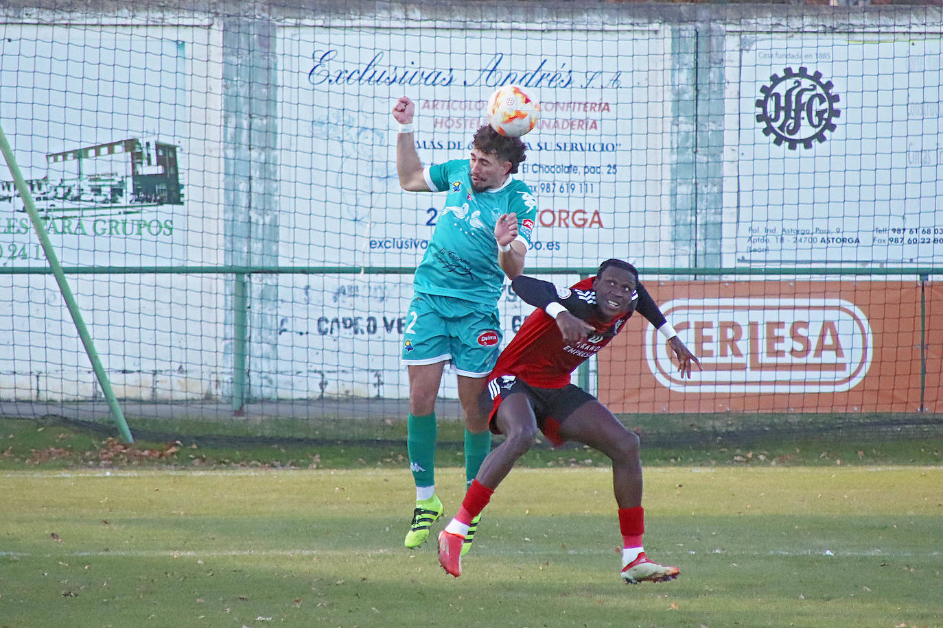 El conjunto astorgano sufre en casa su primera derrota de la temporada