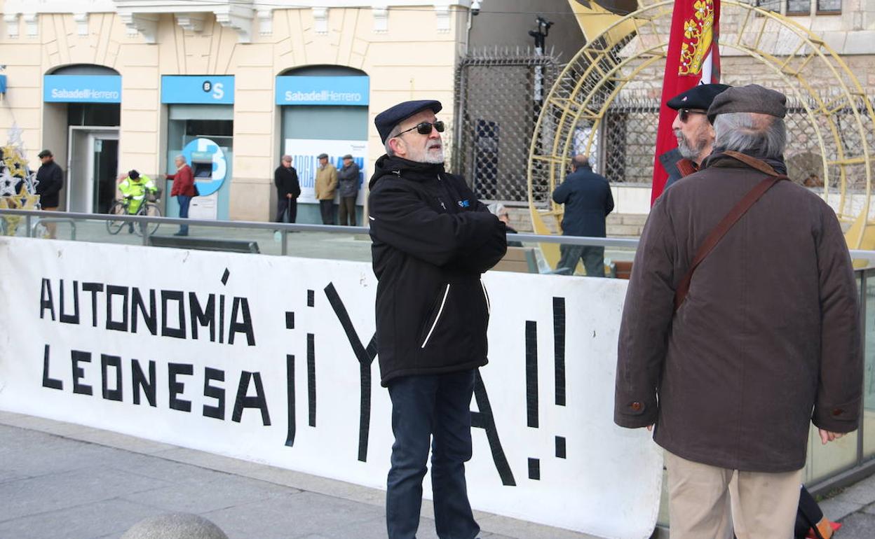 Cheva pidiendo la autonomía para León este sábado. 