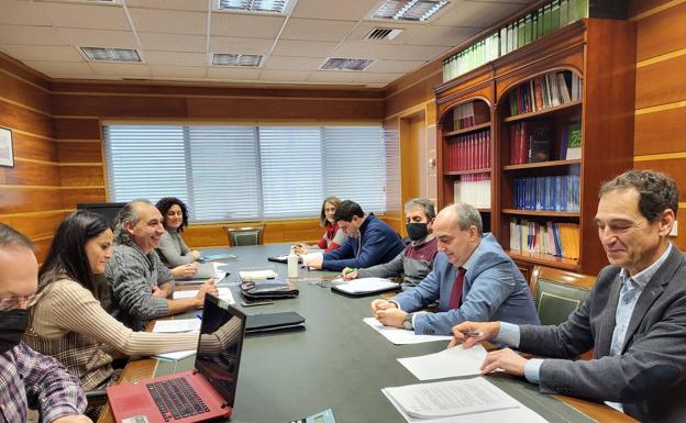 Un momento de la reunión celebrada entre los representantes de la Consejería y de las organizaciones agrarias. 