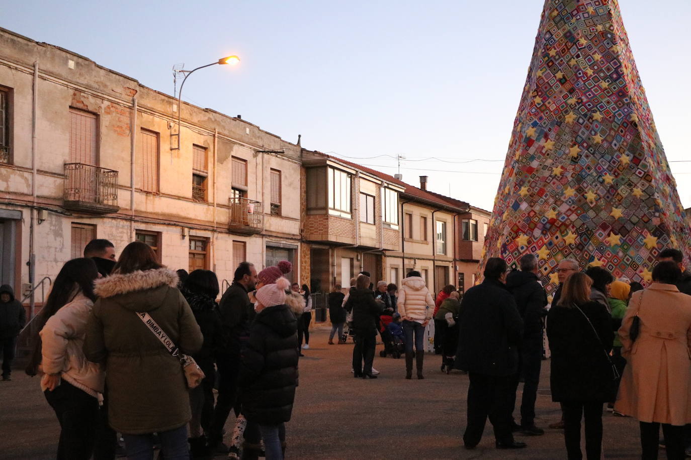 Encendido de las luces navideñas en la localidad de Villoria de Órbigo 