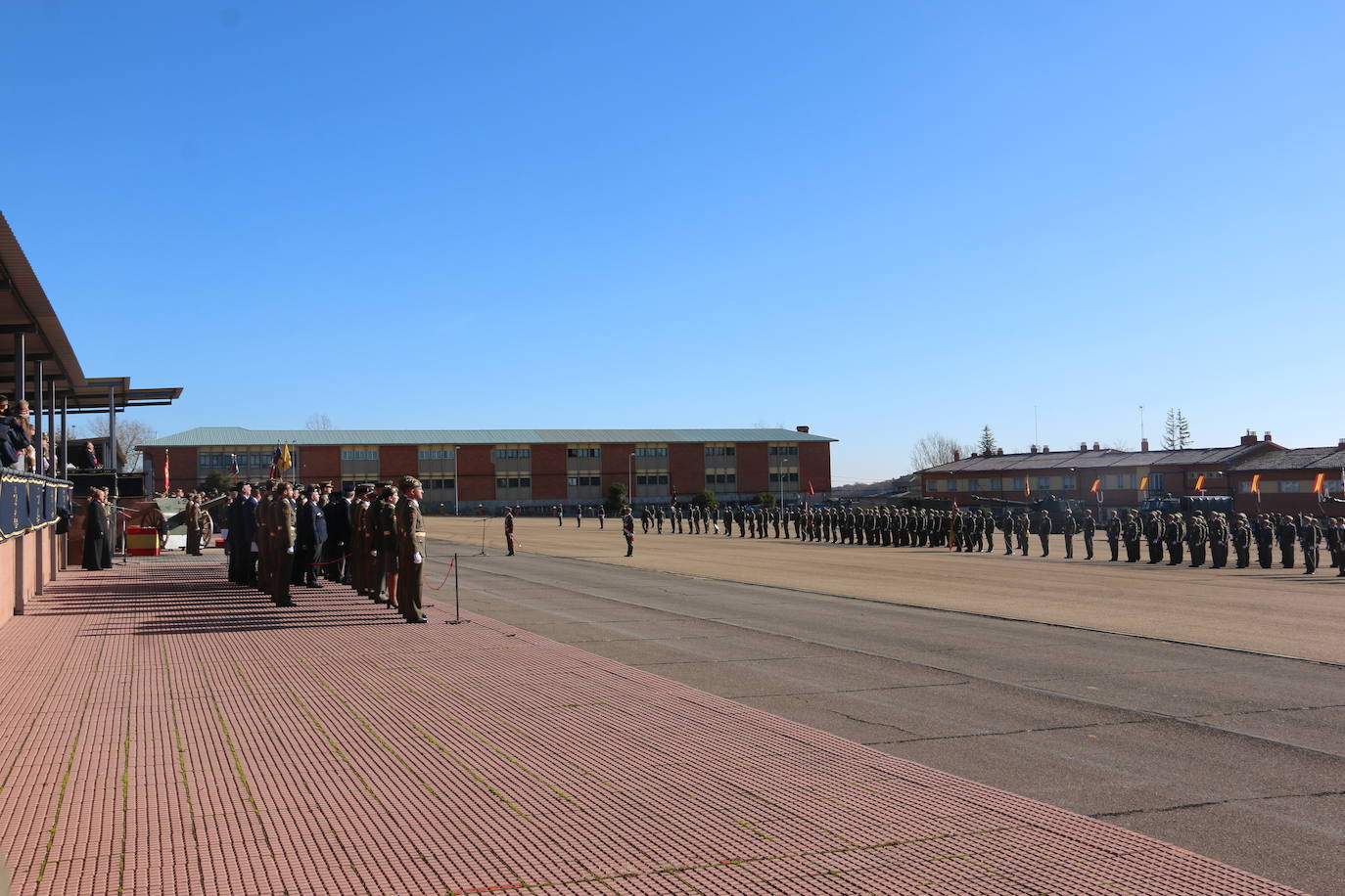 Los artilleros del Maca celebran con honores la festividad de su patrona con un acto militar. 