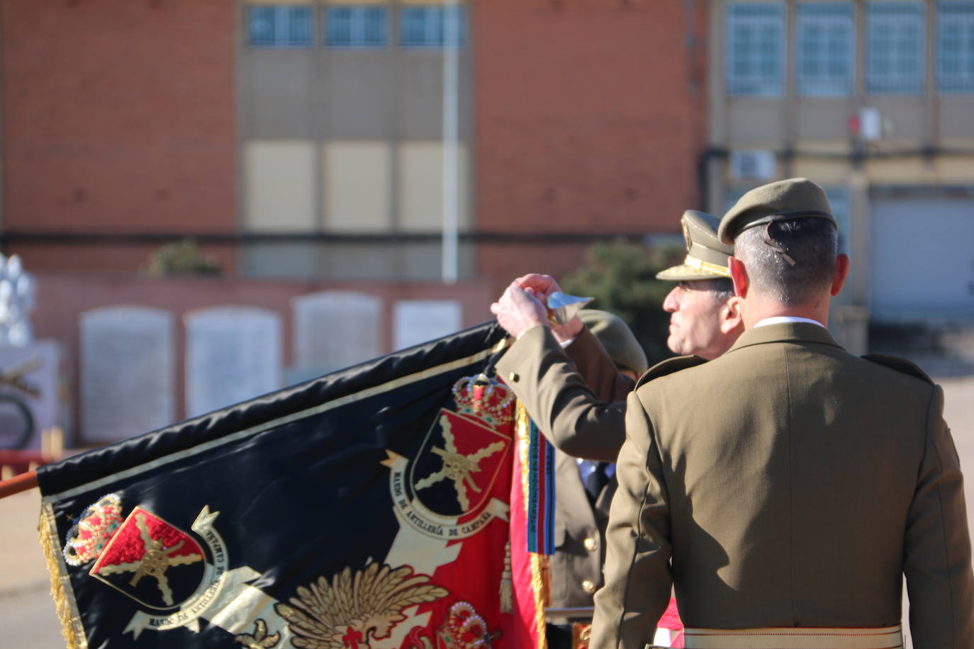 Los artilleros del Maca celebran con honores la festividad de su patrona con un acto militar. 