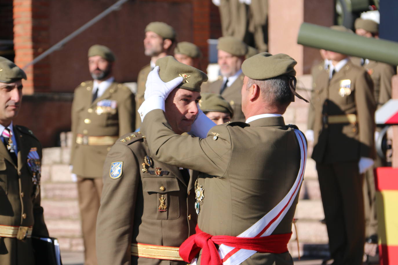 Los artilleros del Maca celebran con honores la festividad de su patrona con un acto militar. 