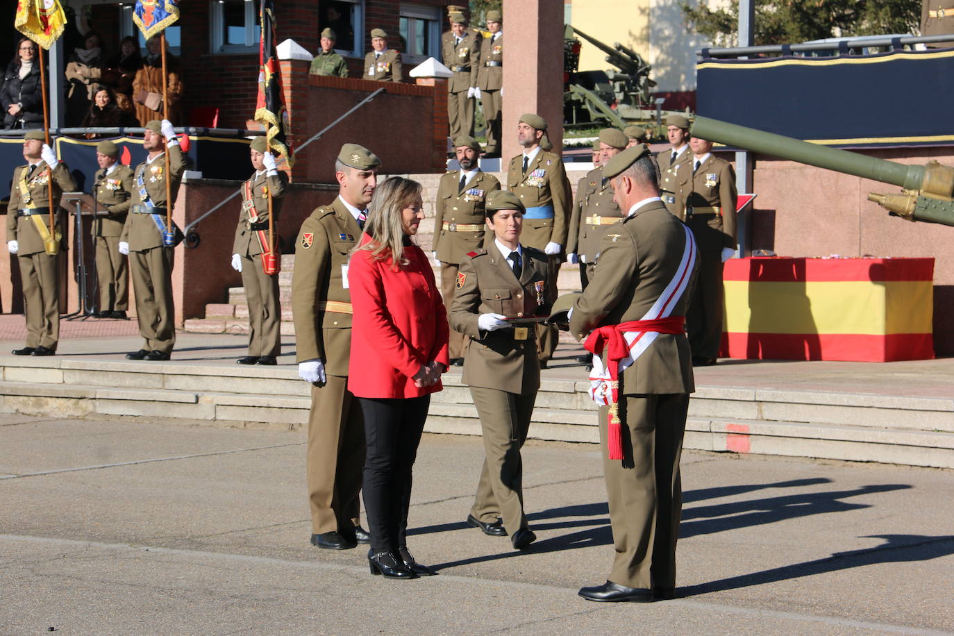 Los artilleros del Maca celebran con honores la festividad de su patrona con un acto militar. 