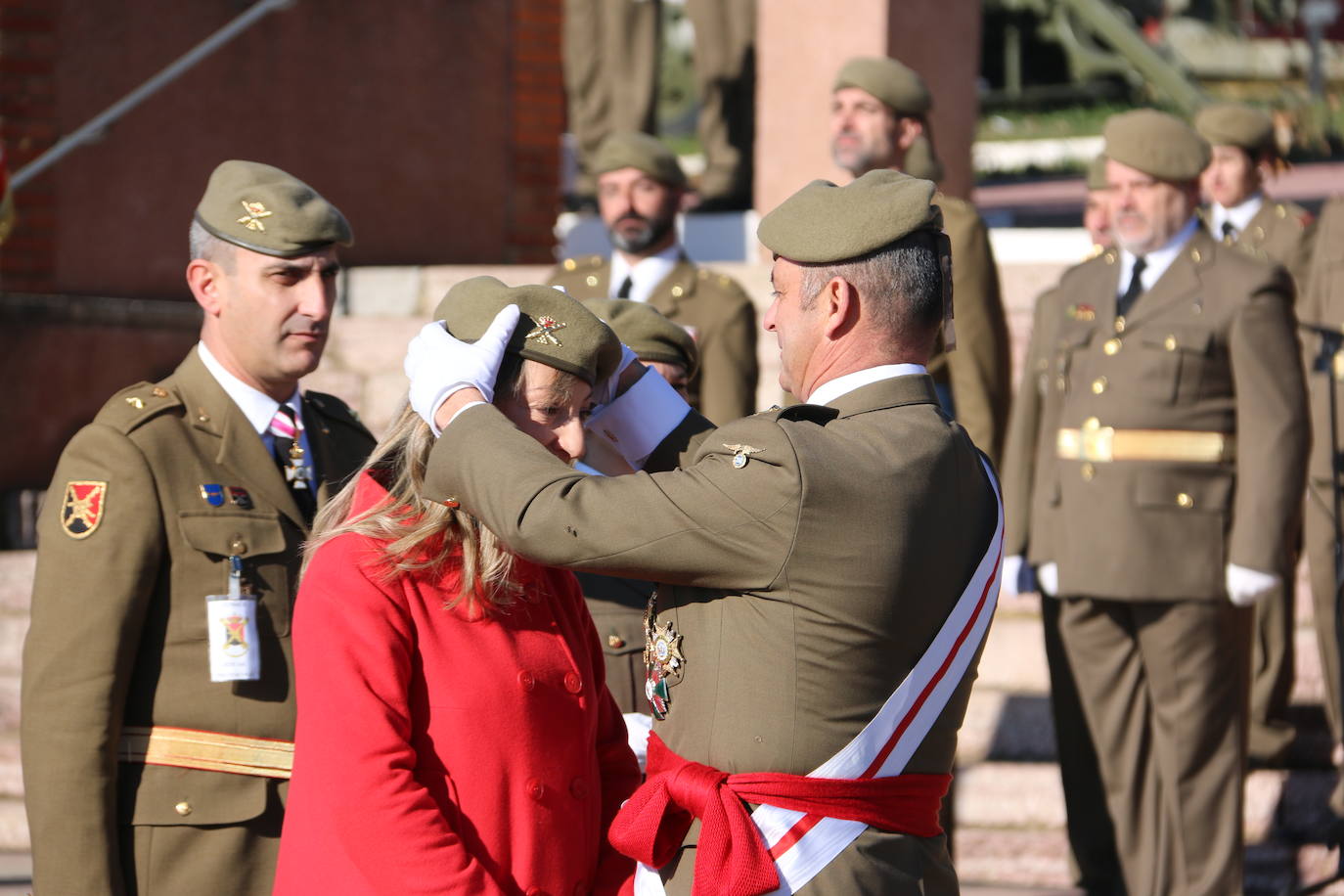 Los artilleros del Maca celebran con honores la festividad de su patrona con un acto militar. 