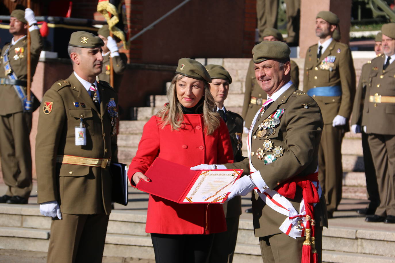 Los artilleros del Maca celebran con honores la festividad de su patrona con un acto militar. 