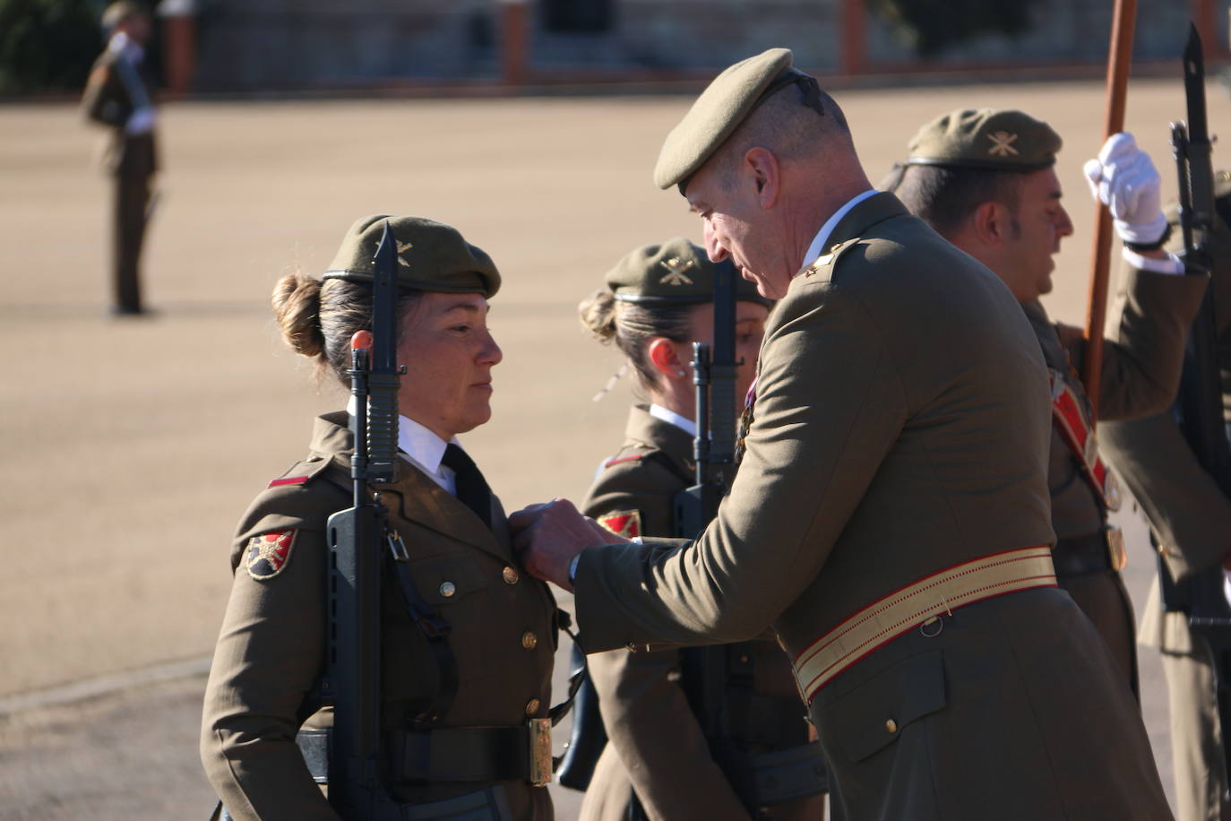 Los artilleros del Maca celebran con honores la festividad de su patrona con un acto militar. 