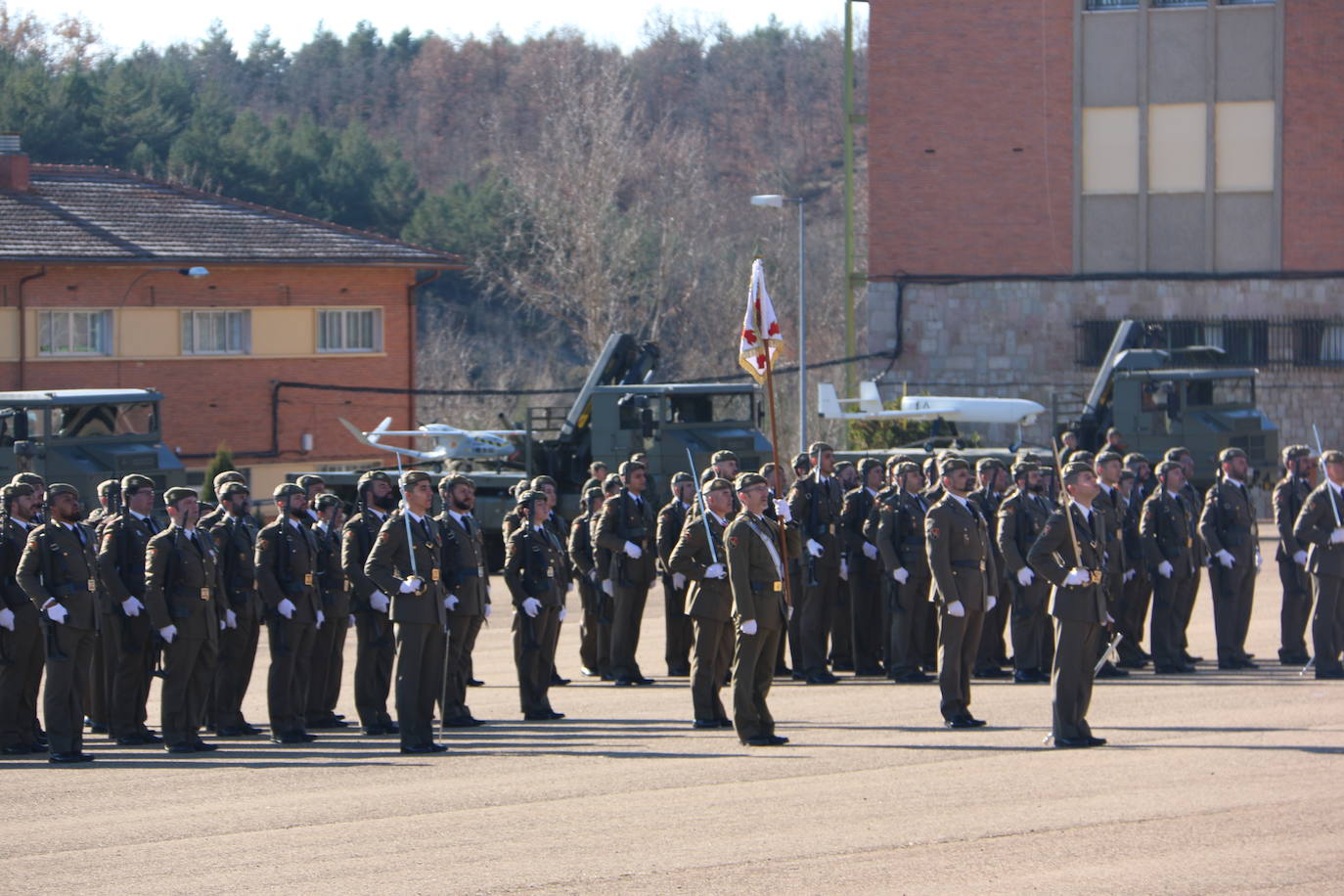 Los artilleros del Maca celebran con honores la festividad de su patrona con un acto militar. 