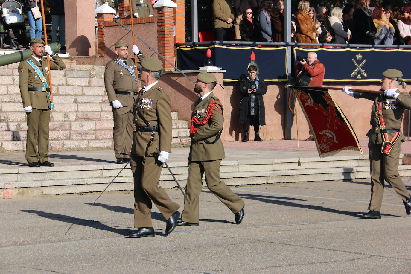 Los artilleros del Maca celebran con honores la festividad de su patrona con un acto militar. 