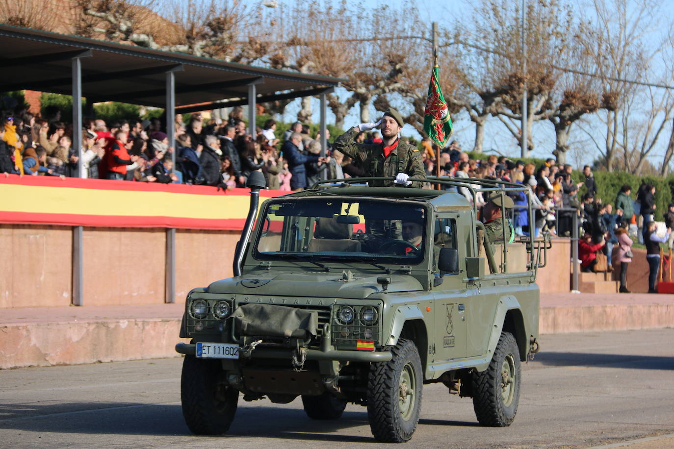 Los artilleros del Maca celebran con honores la festividad de su patrona con un acto militar. 