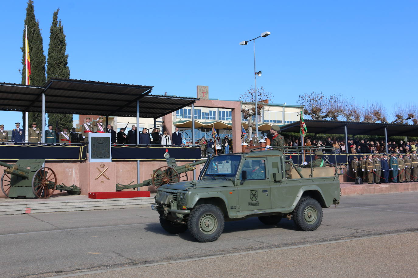 Los artilleros del Maca celebran con honores la festividad de su patrona con un acto militar. 